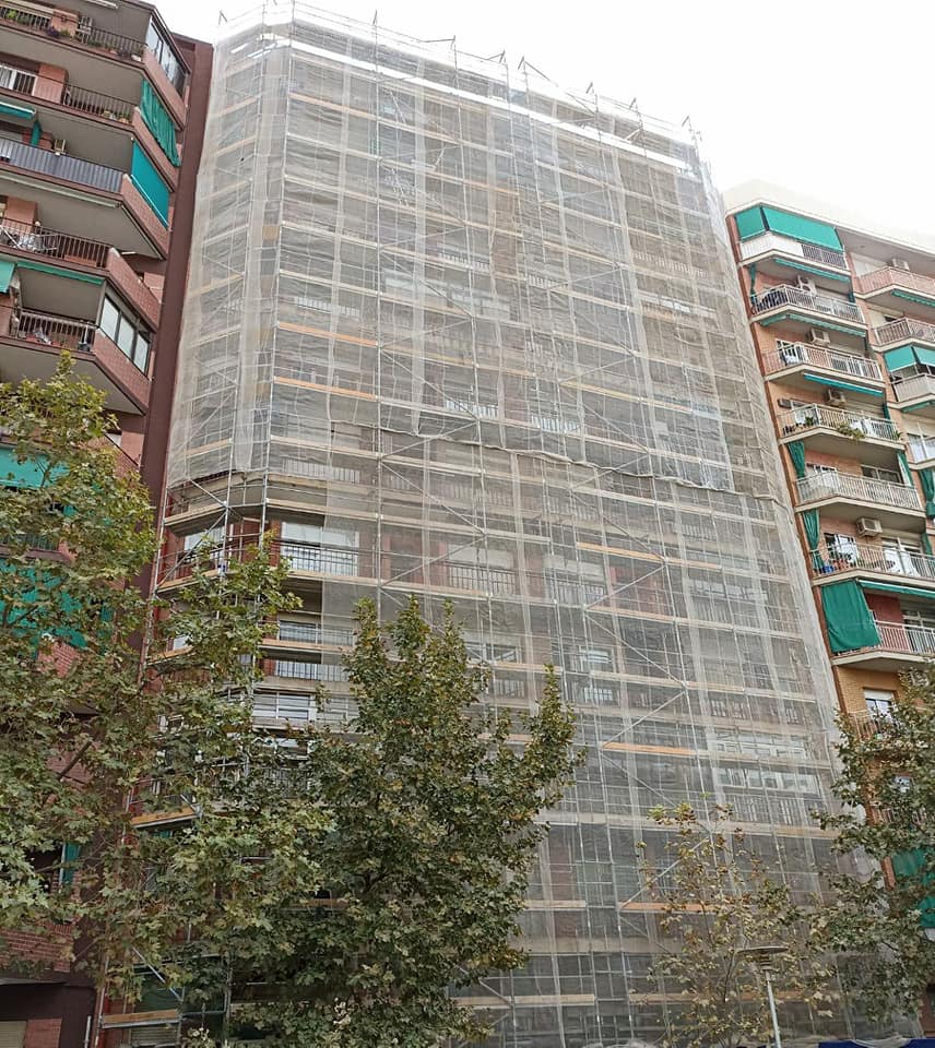 Andamio en edificio rehabilitación